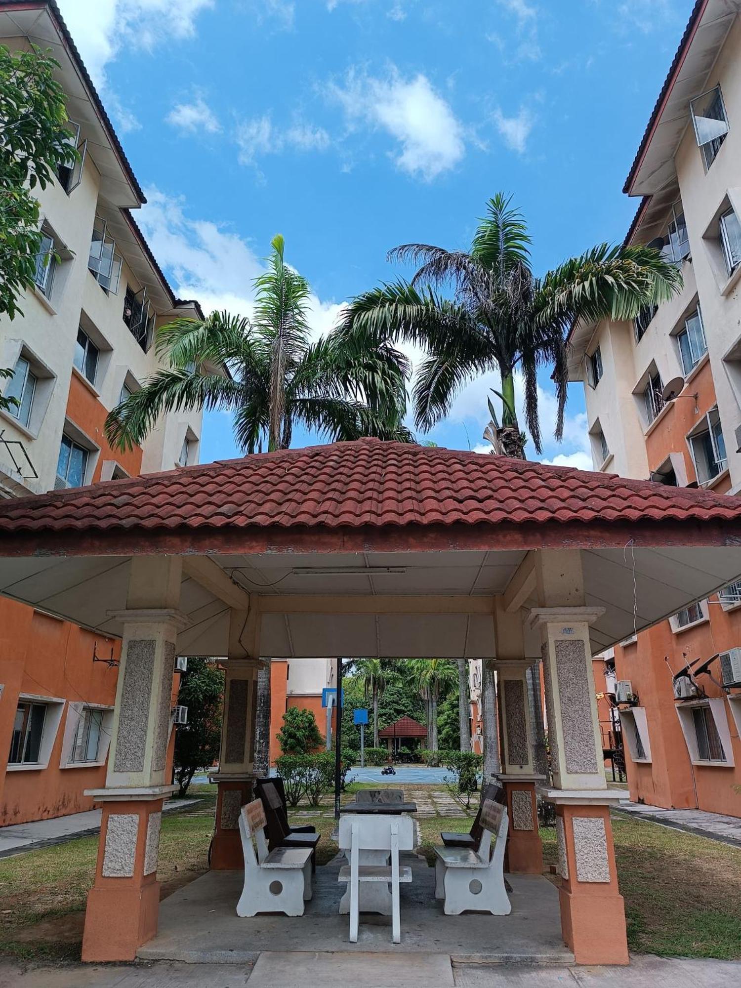 M.Fr Homestay Pangsapuri Putra Damai Putrajaya Extérieur photo